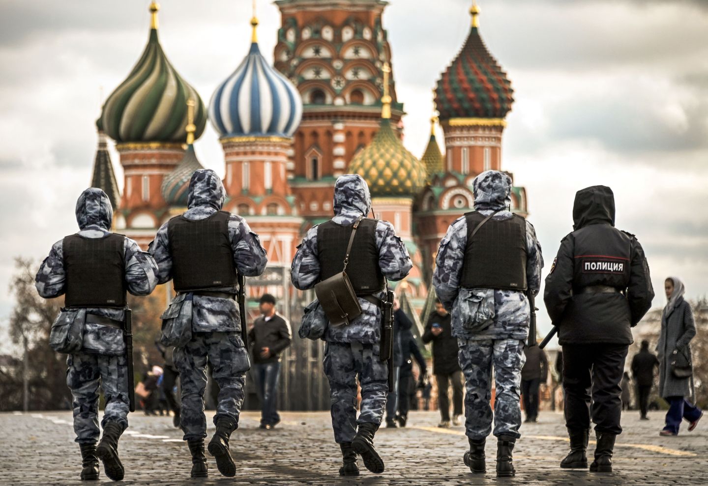 Russian police and National Guard (Rosgvardia) servicemen patrol Red Square in central Moscow on October 20, 2021.