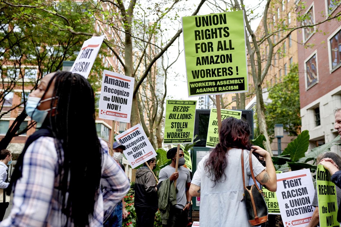 Amazon’s largest warehouse on Staten Island is gearing up for a union battle