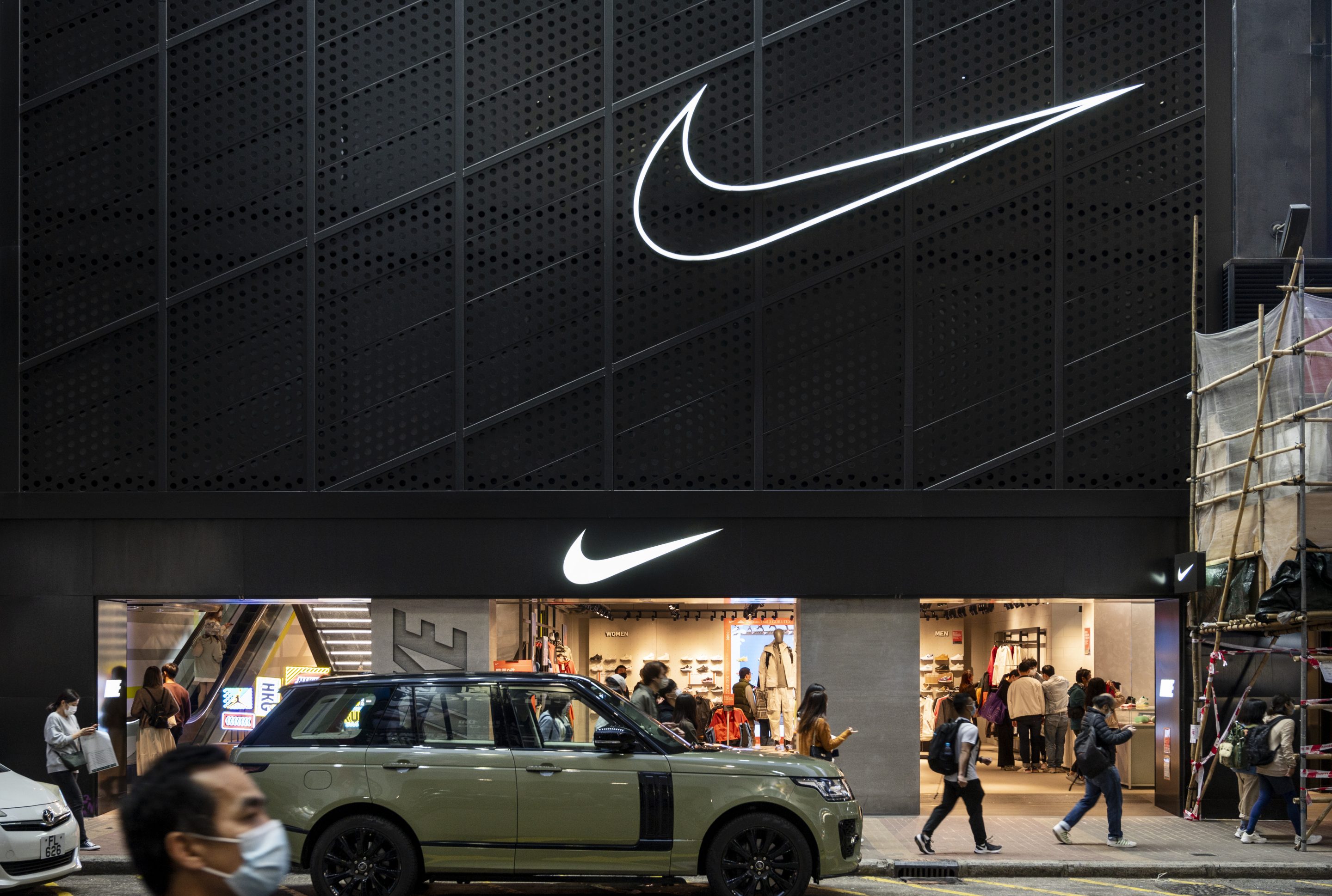 nike shoes companies