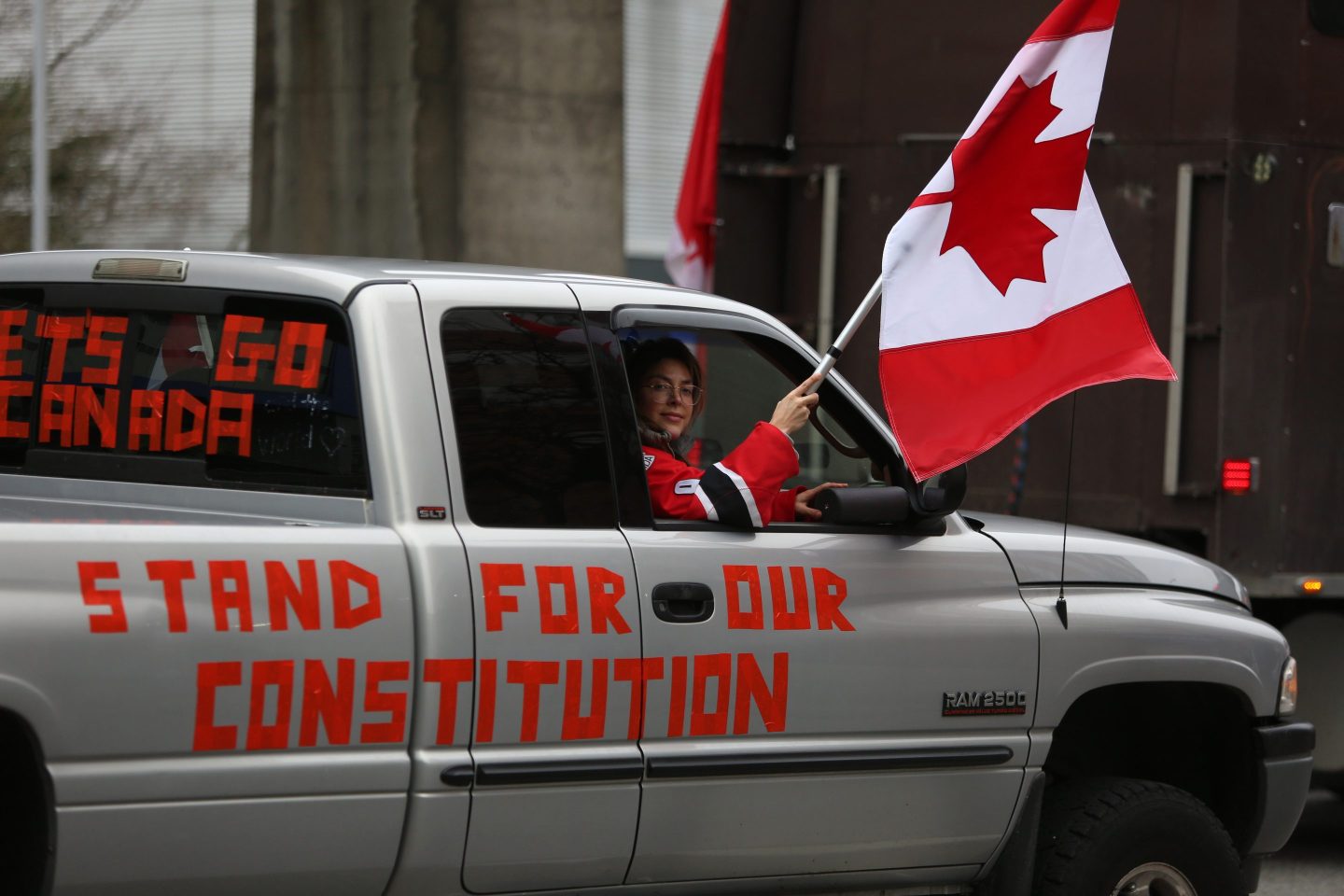 Counter protesters block Freedom Convoy rally in Vancouver