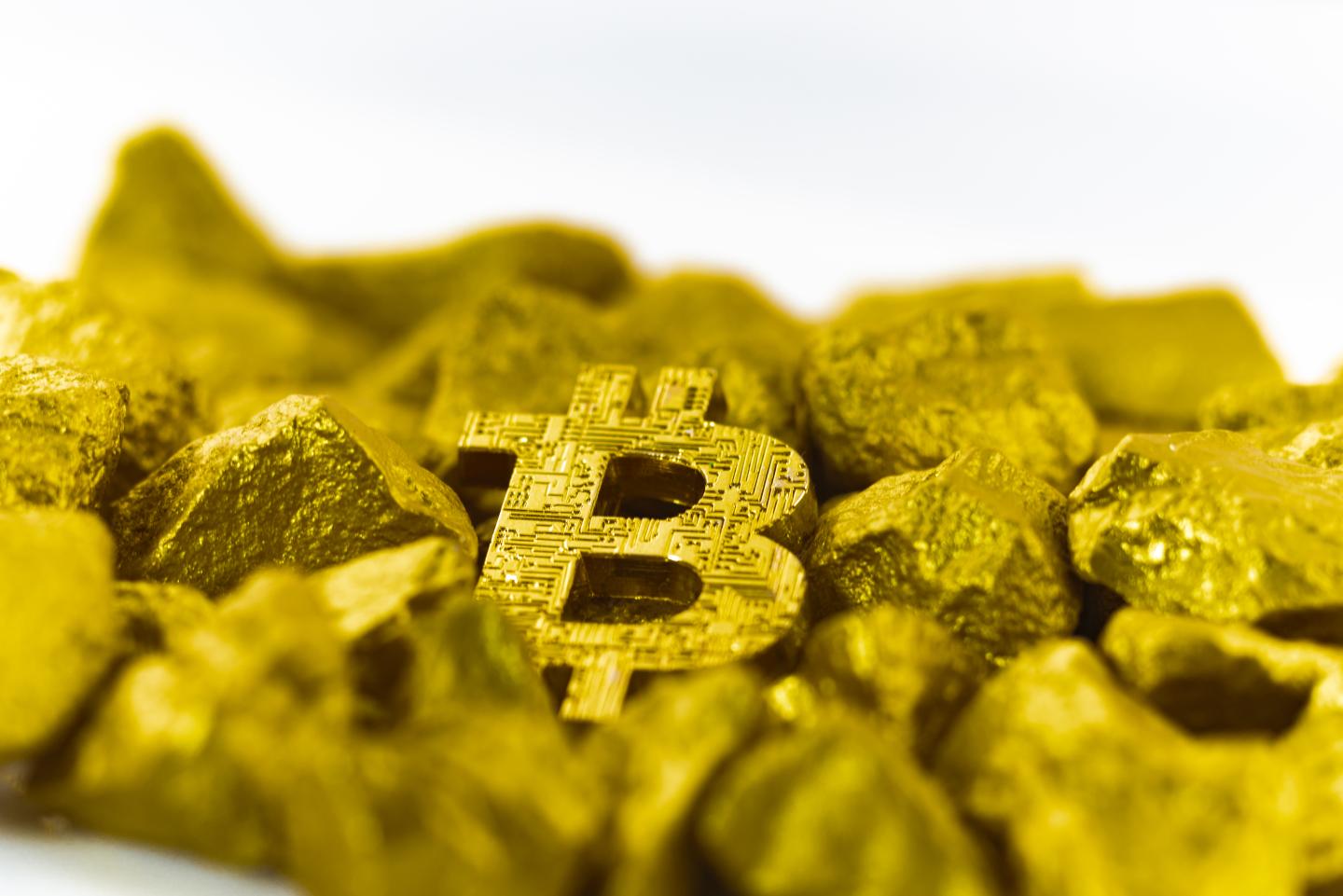 Bitcoin will hit $200,000 in the second half of 2022, predicts FSInsight