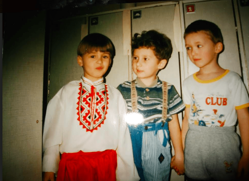 Mark Pavlyukovskyy (center) with his friend Alex Vilchinskiy (right) in kindergarten in Kharkiv. Age 6