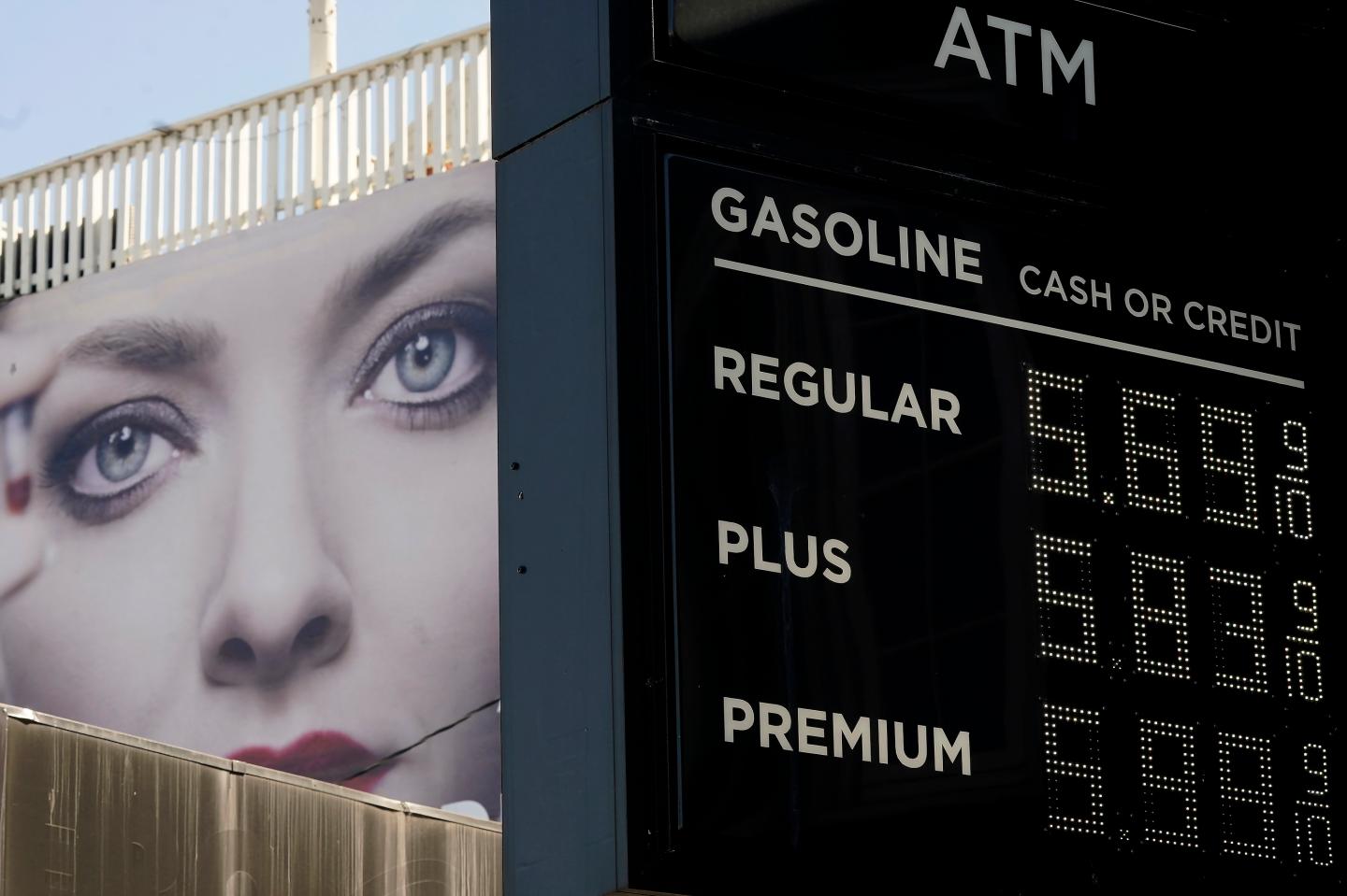 Average U.S. gas price rises 22% in 2 weeks to record $4.43