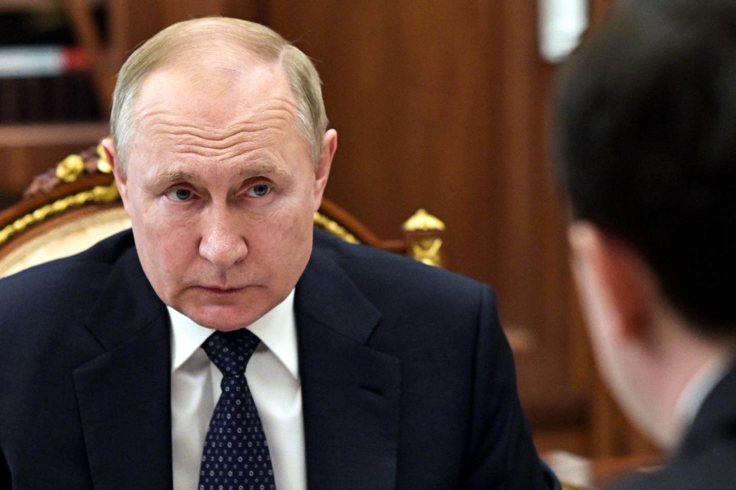 Putin’s ‘yes men’ advisers are lying to him about the invasion because they’re too scared to tell him the truth, intel says