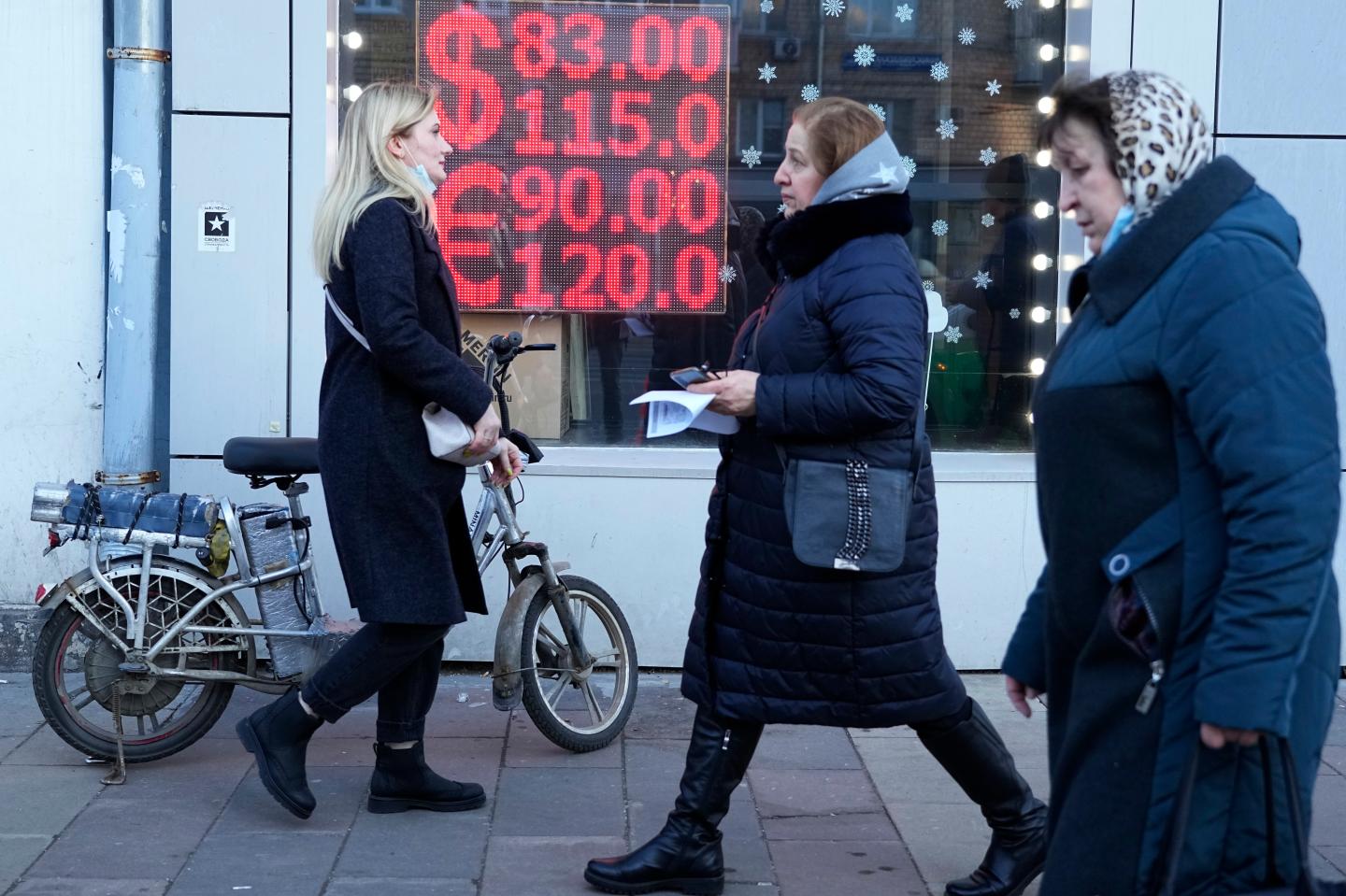 Russia’s ruble has almost totally recovered. Does that mean sanctions aren’t working?