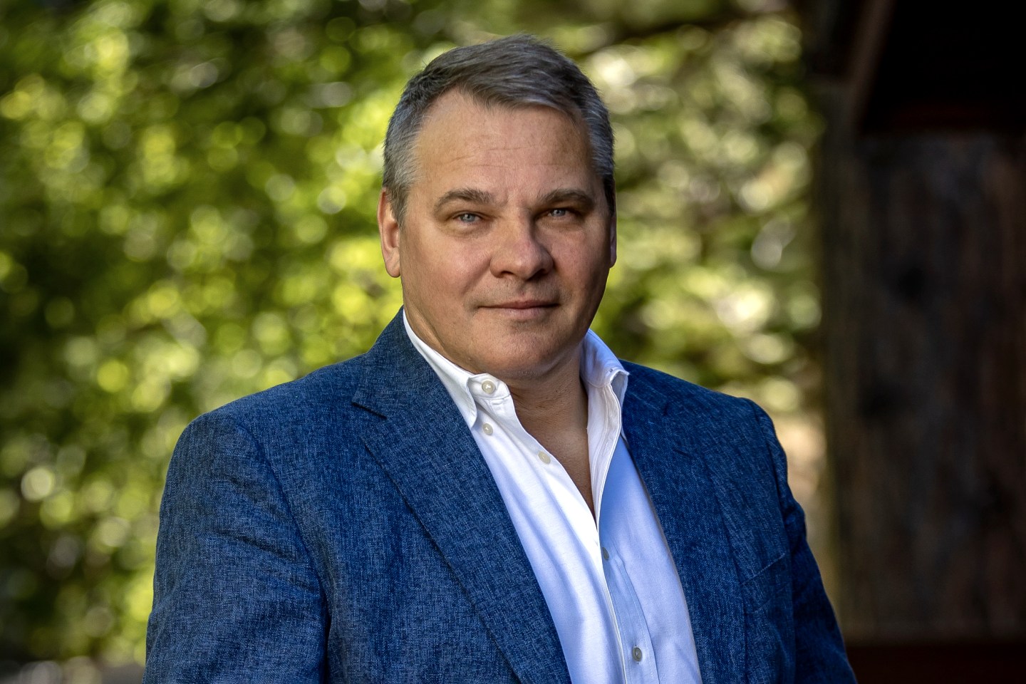 Portrait of TransparentBusiness CEO and founder Alex Konanykhi.