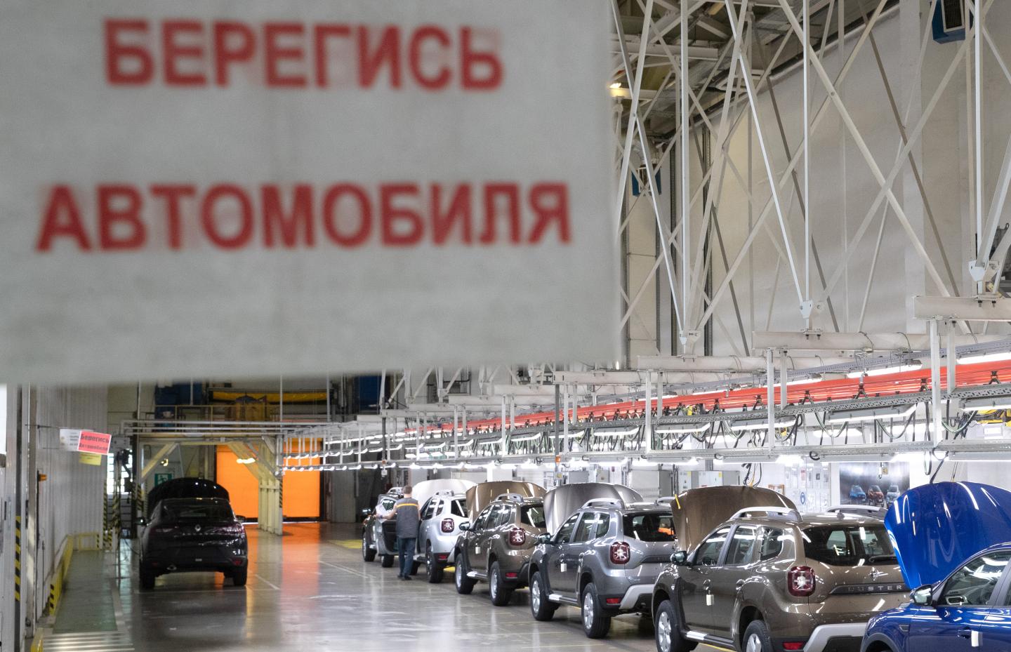One major automaker (Renault) has remained conspicuously silent on Russia. Here’s why