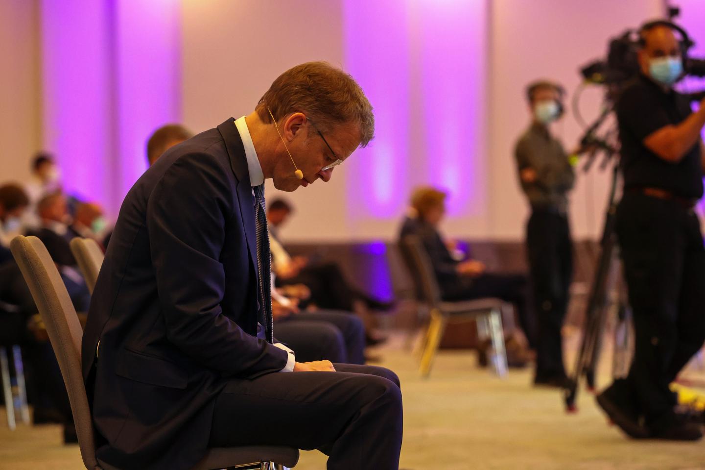 Deutsche Bank joins peers in winding down operations in Russia