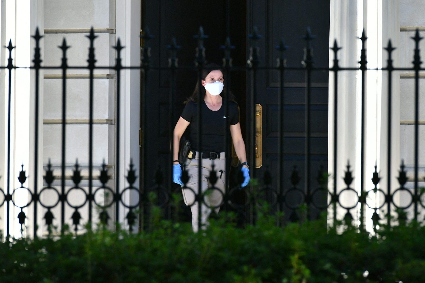 An FBI agent who was part of an investigation at a luxury Washington, D.C., home owned by a Russian oligarch