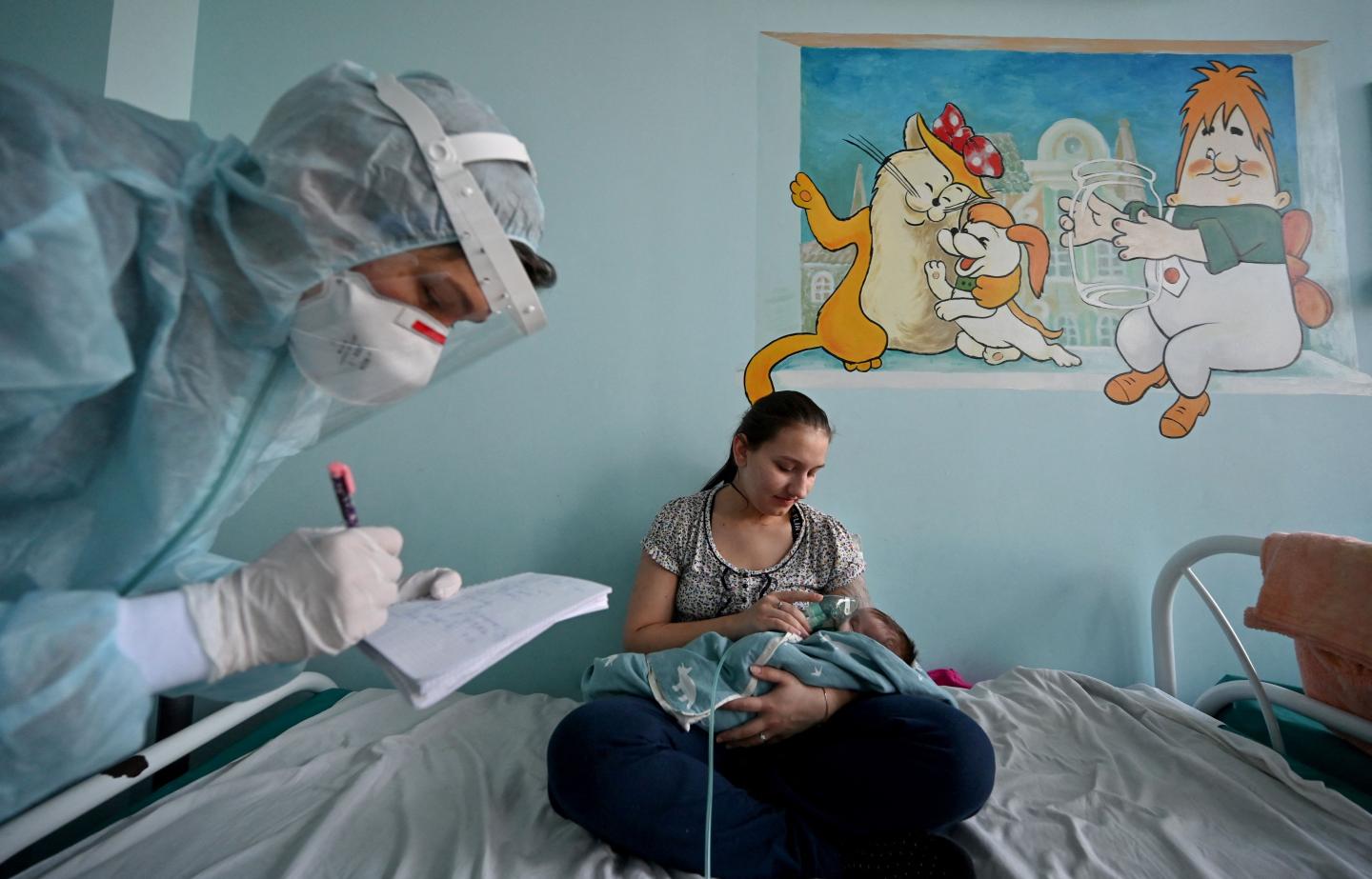 Young child hospitalizations rose 5-fold during the Omicron surge versus Delta. But a CDC report found a silver lining