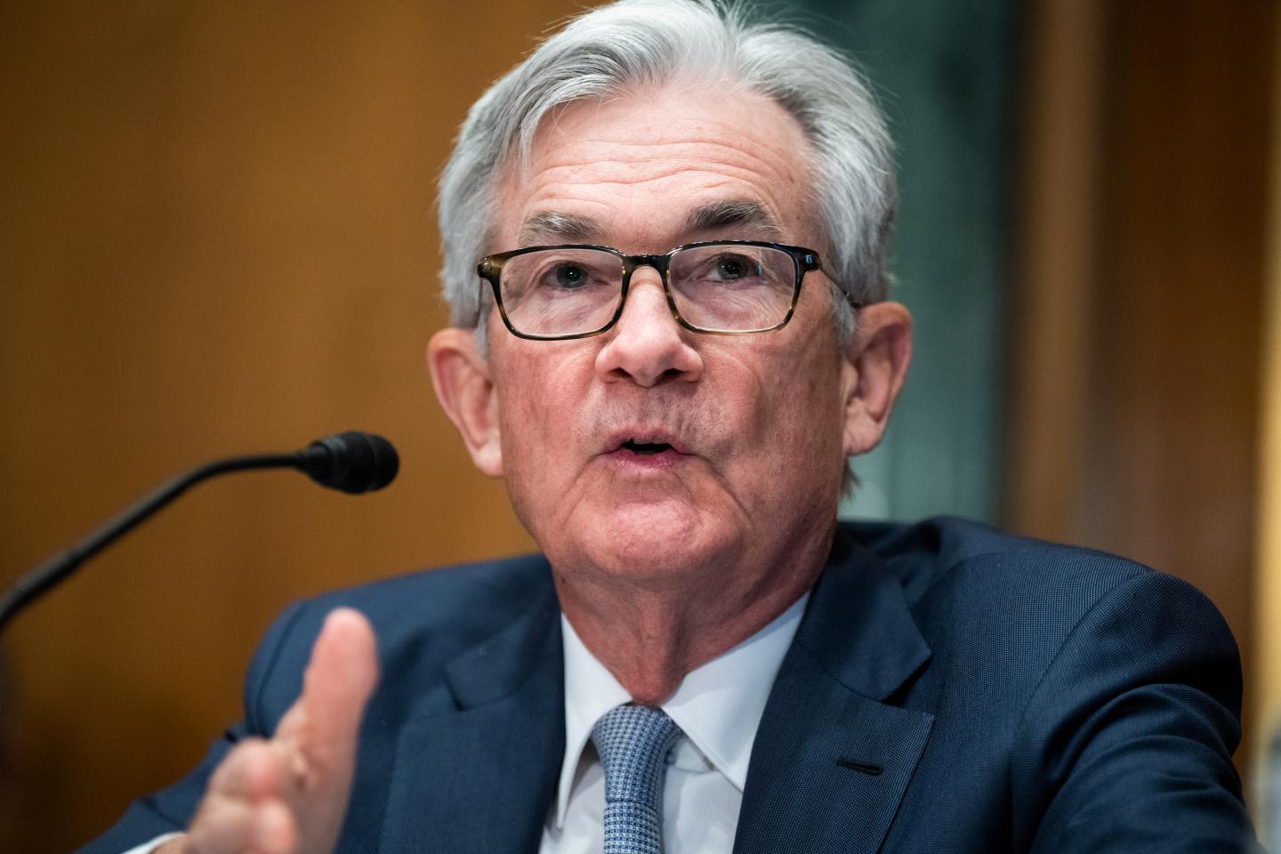 Jerome Powell testifies at a Senate Banking