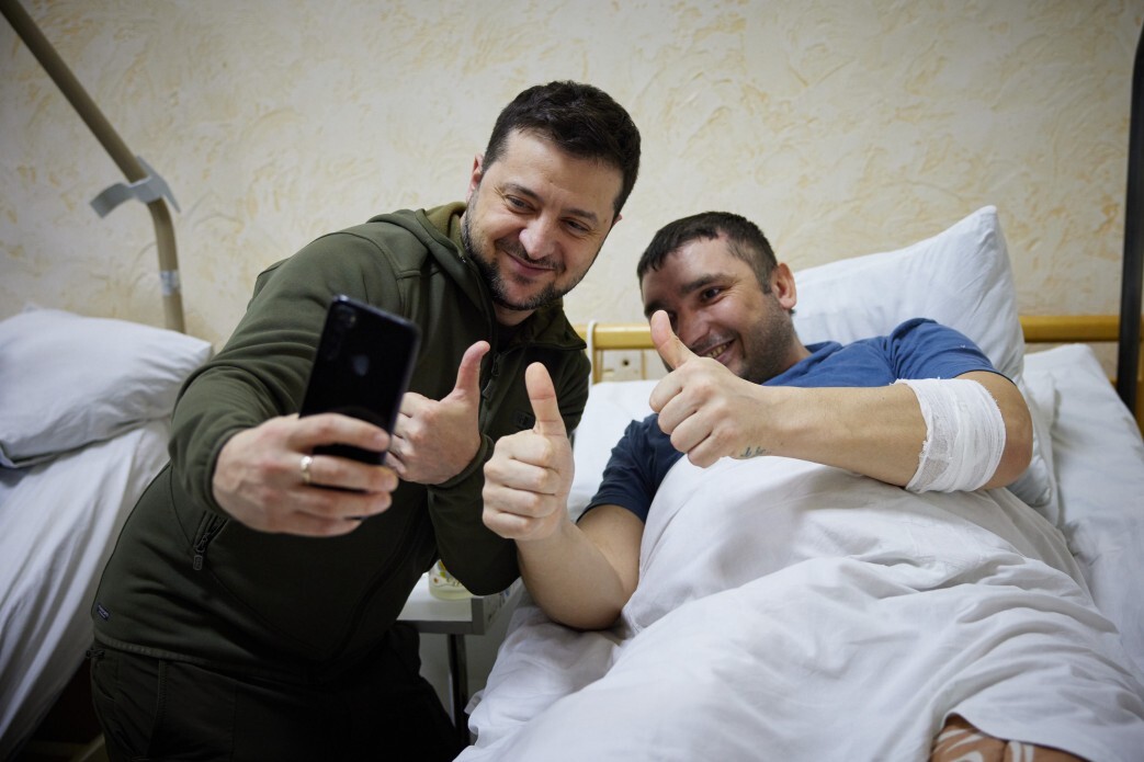 President Zelenskyy visits wounded soldiers