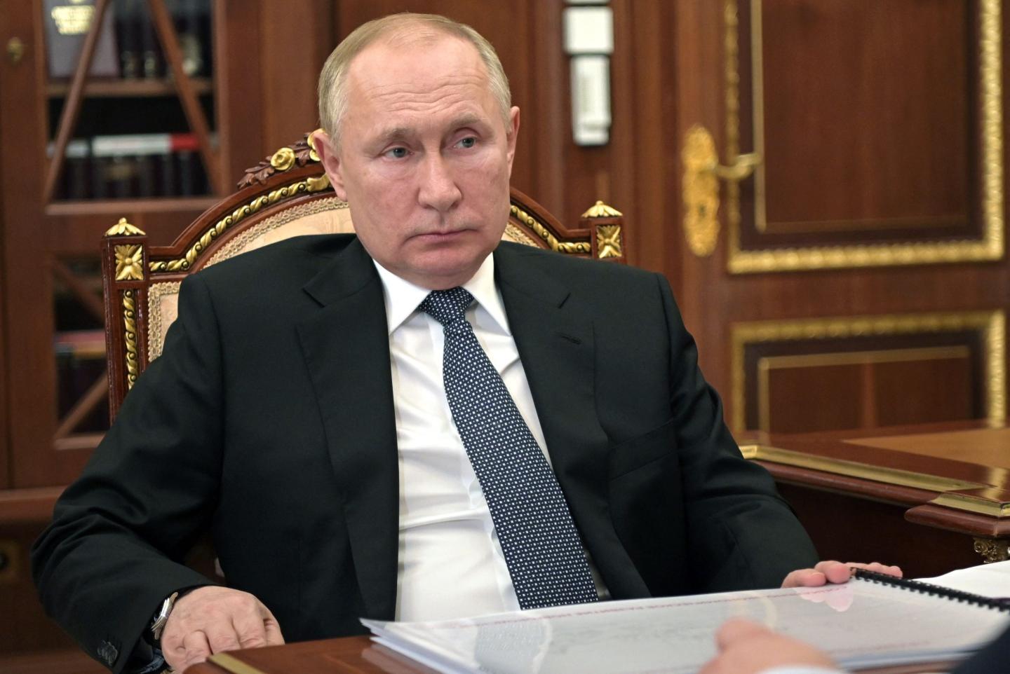 U.S. banks must work together to fight Putin’s money laundering