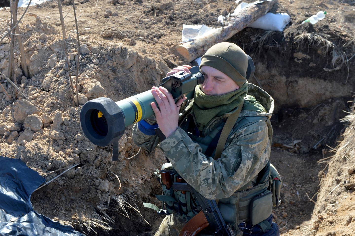 A serviceman of Ukrainian military forces holds a FGM-148 Javelin.