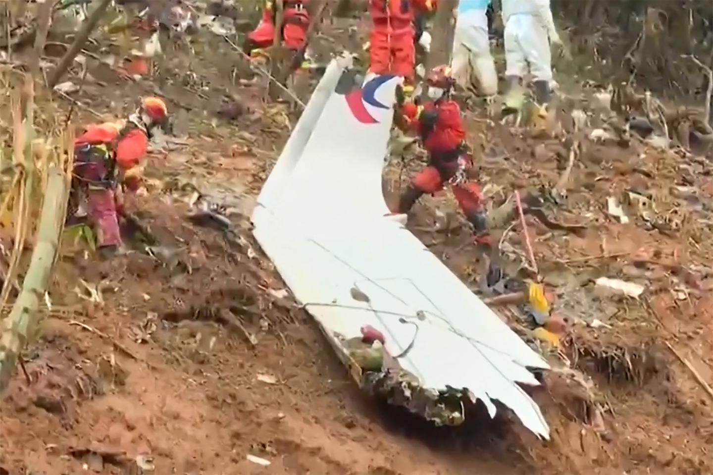 Evidence suggests China Eastern flight started falling apart midair