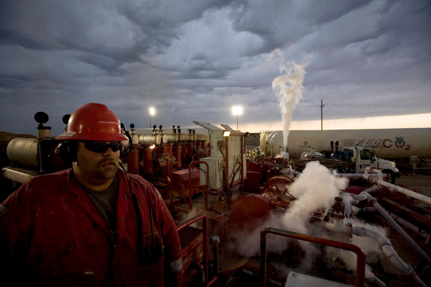 Halliburton, Schlumberger suspend operations in Russia