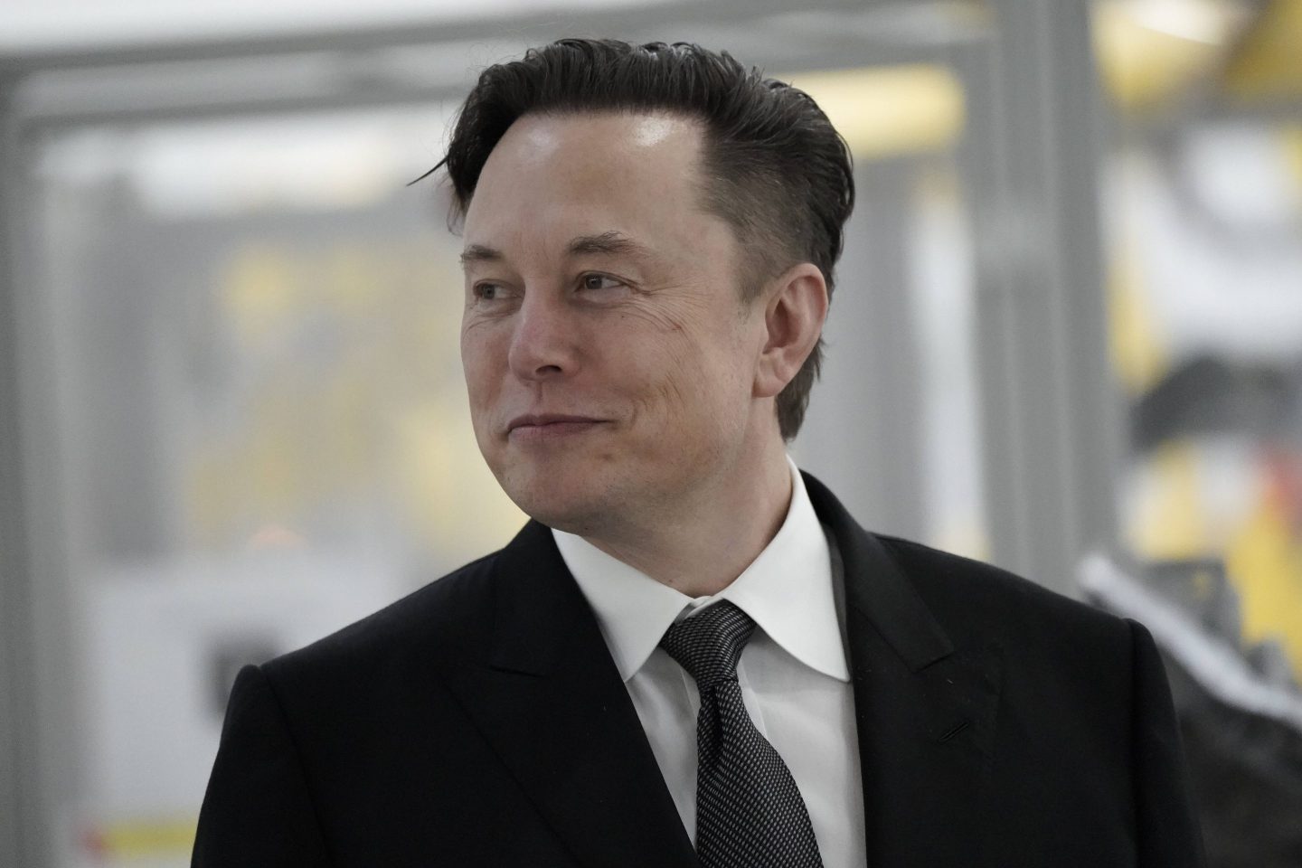 Tesla Delivery Day &#8211; Eroeffnung der Tesla-Gigafactory in Gruenheide in der Naehe von Berlin Aktuell, 22.03.2022, Gruenheide, Elon Musk Tesla-Chef im Portrait bei seinem Rundgang mit dem Bundeskanzler beim Tesla Delivery Day zur Eroeffnung und offiziellem Produktionsstart der Tesla Fabrik, der neuen Gigafactory des Elektroautobauers in Europas groesste E-Autofabrik Gruenheide in der Naehe von Berlin Gruenheide Brandenburg Deutschland *** Tesla Delivery Day opening of the Tesla Gigafactory in Gruenheide near Berlin Current, 22 03 2022, Gruenheide, Elon Musk Tesla boss in portrait during his tour with the Chancellor at the Tesla Delivery Day for the opening and official production start of the Tesla factory, the new Gigafactory of the electNo Use Switzerland. No Use Germany. No Use Japan. No Use Austria