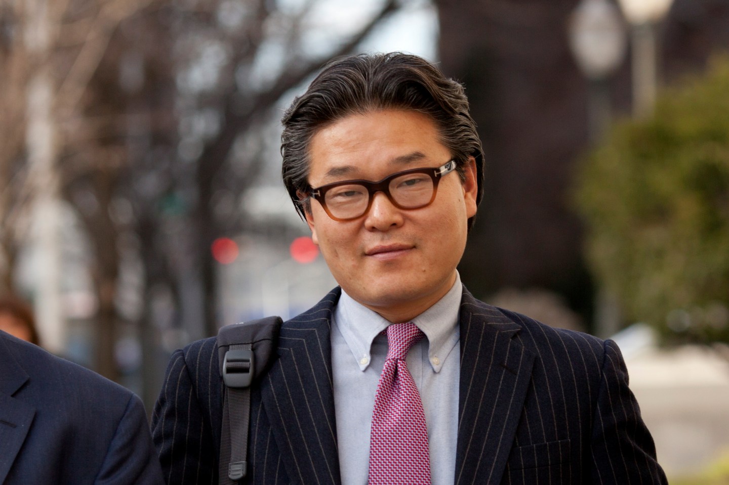 Bill Hwang walking out of court in 2012.