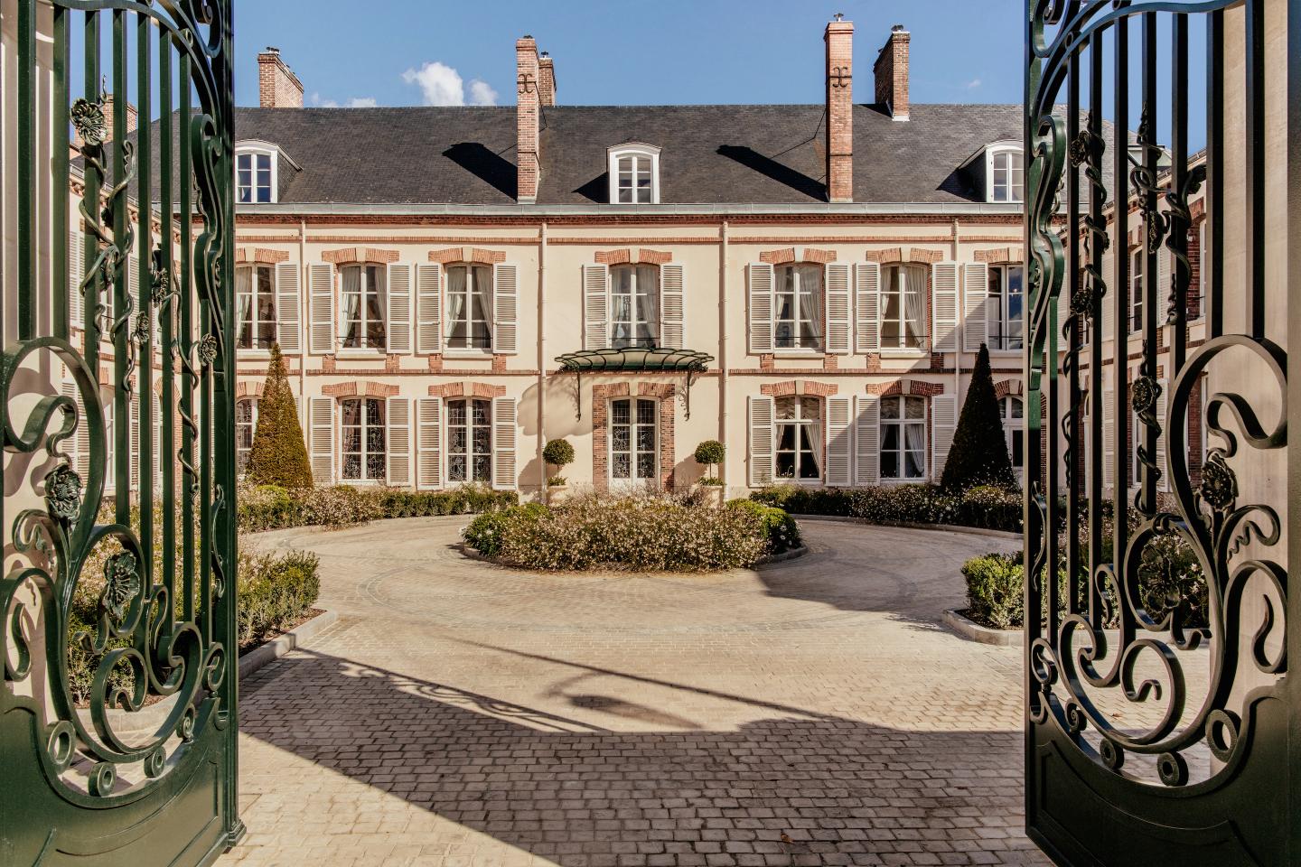 Inside Perrier-Jouët’s new experiential champagne bar
