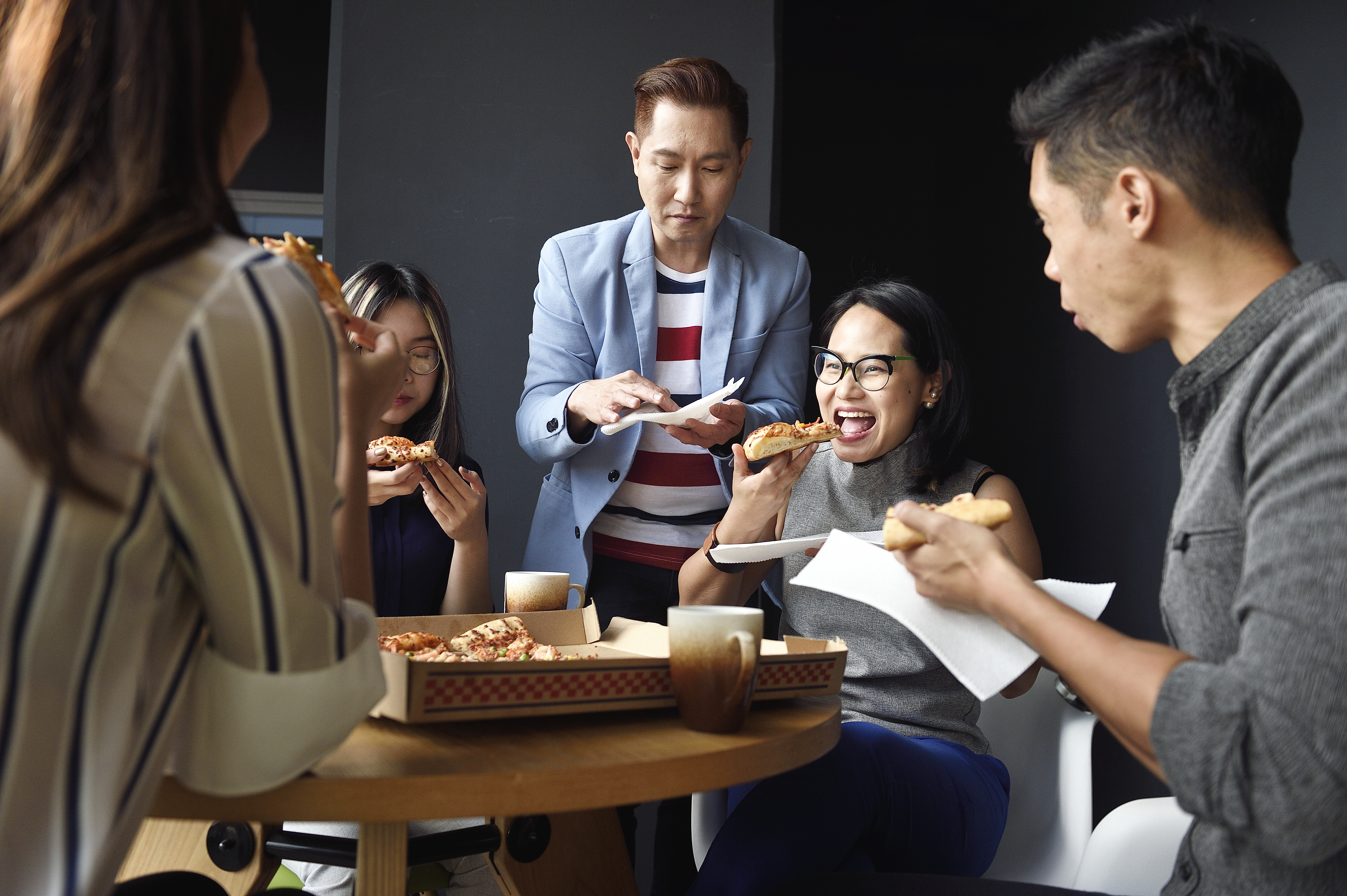 work friends eating pizza