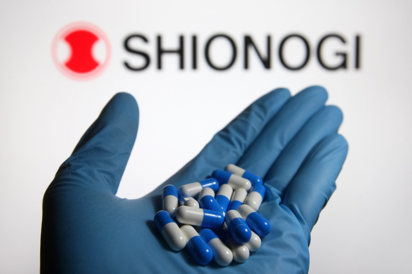 Investors flee COVID pill drugmaker on report tying treatment to birth defects