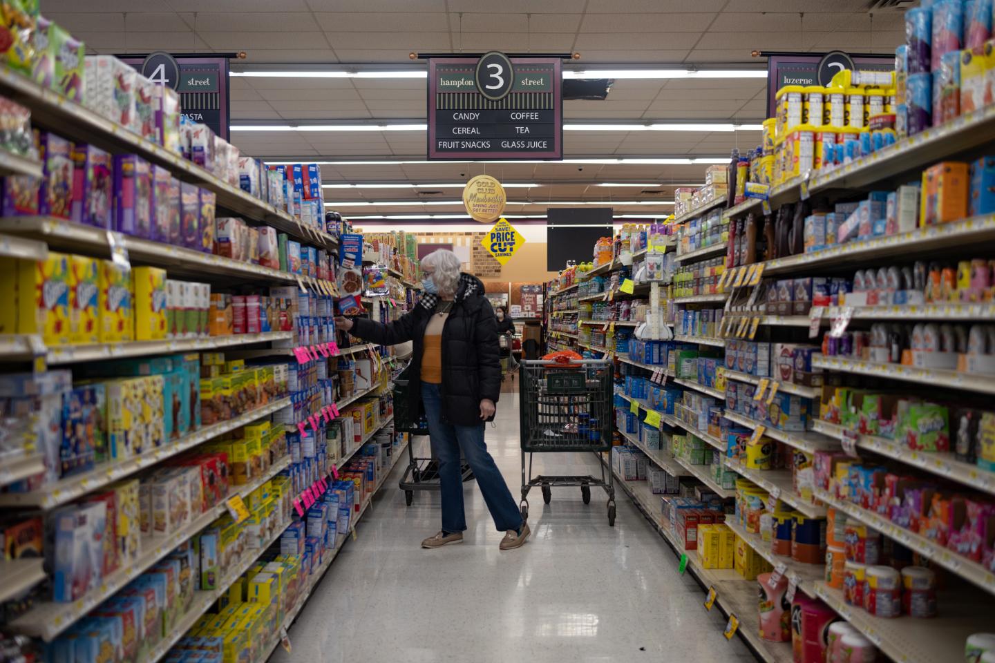 Recession risks duel resilience hopes in global economy outlook