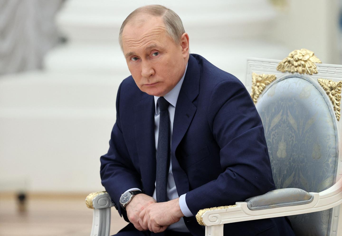 Russia makes last-minute bond payment to avoid default