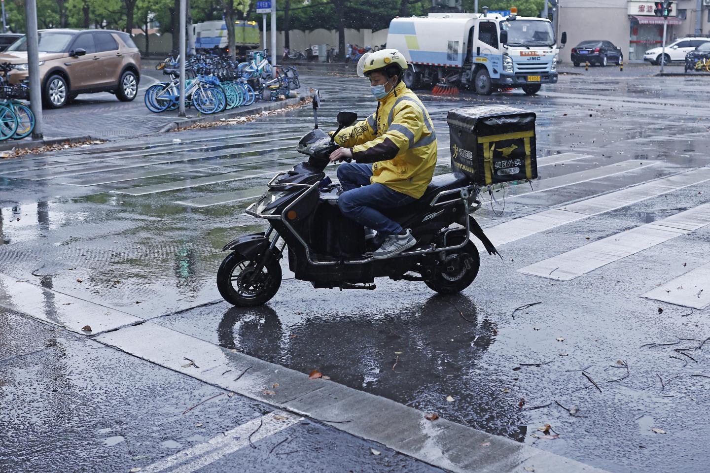 Shanghai Lockdown Meituan Courier