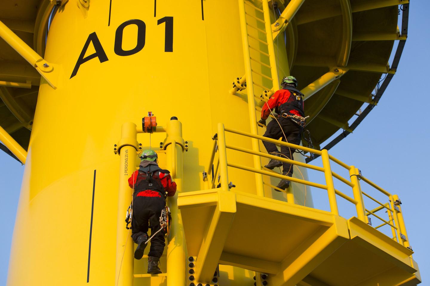 Wind turbine maintenance on German offshore wind farm
