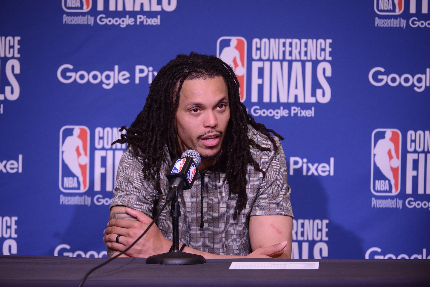 Damion Lee #1 of the Golden State Warriors speaks to the media .