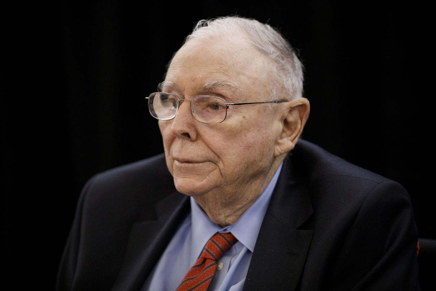 Charlie Munger celebrates Robinhood’s ‘unraveling’ after a disastrous quarter, calls the investing platform ‘disgusting’