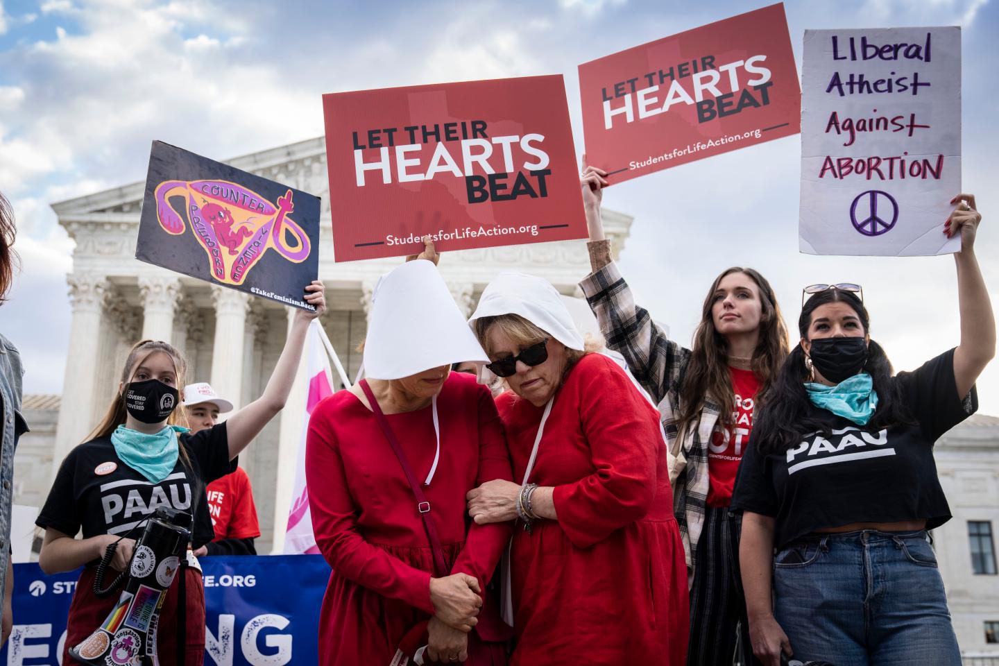 Draft of Supreme Court opinion that would overturn Roe v. Wade leaked, Politico reports