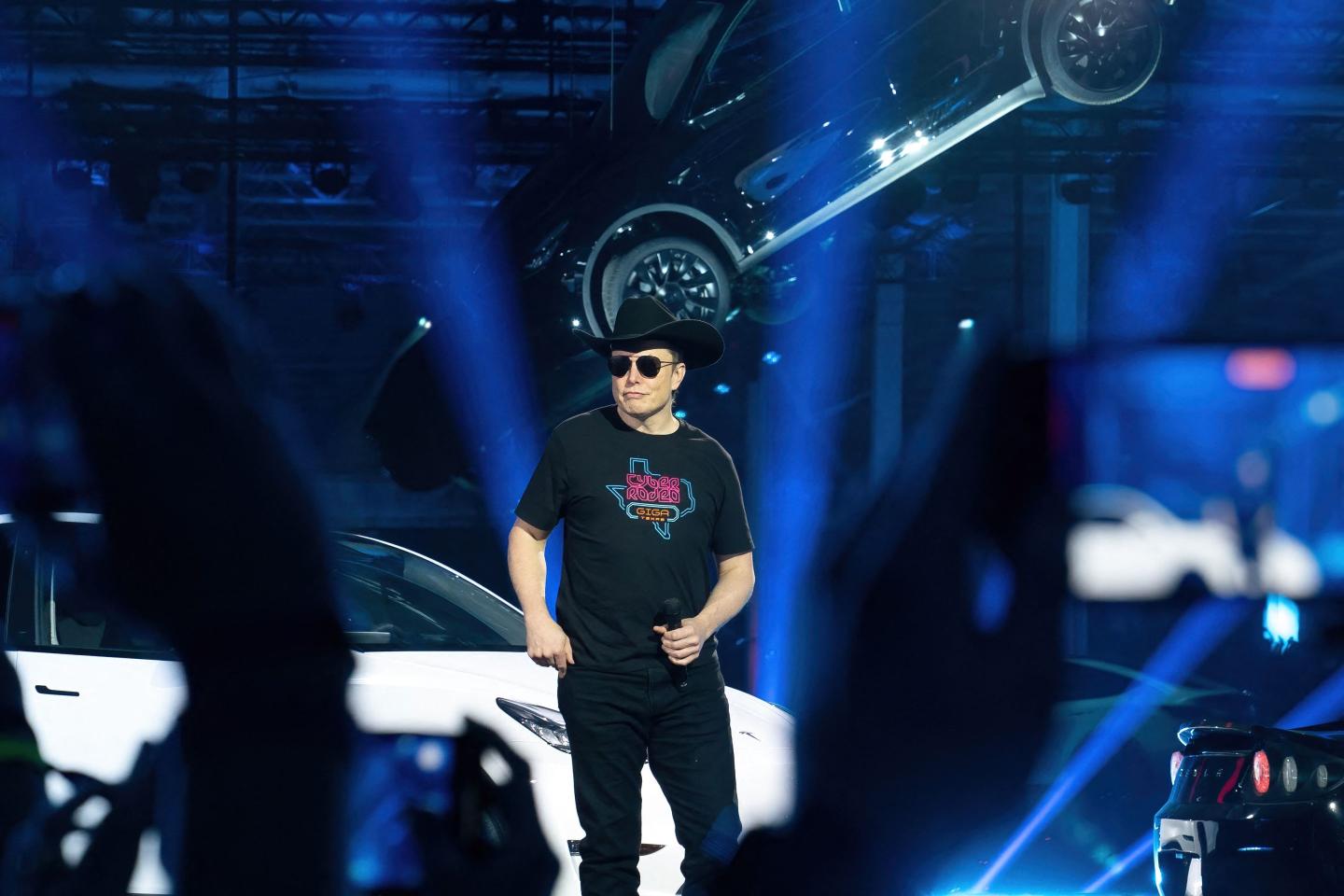ESG movement ‘weaponized by phony social justice warriors,’ Musk says as Tesla stock dips more than 6% Friday