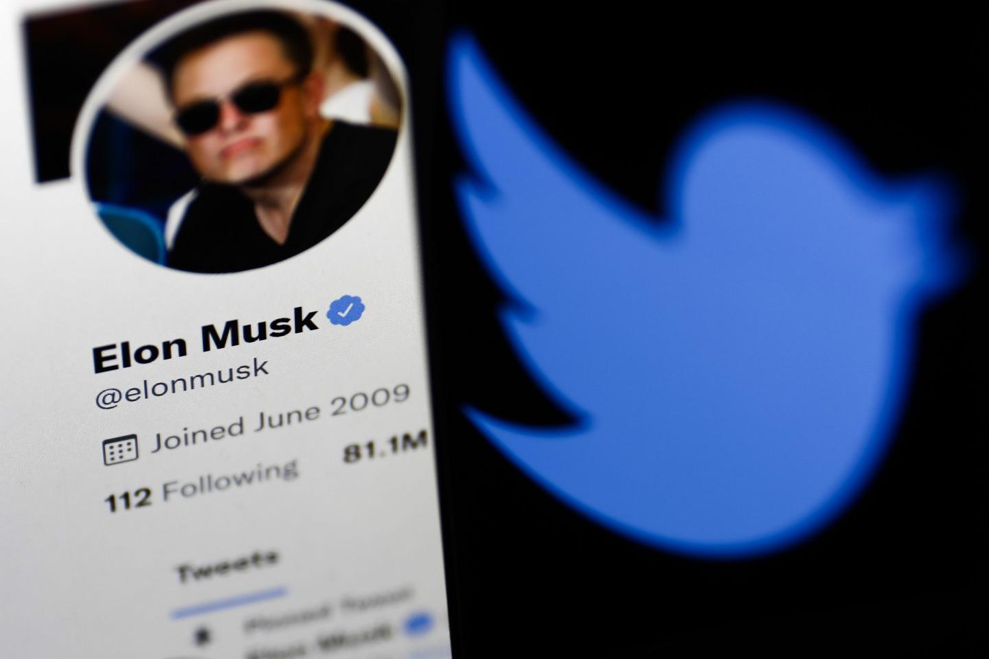 Elon Musk just responded to the Twitter CEO with a poop emoji