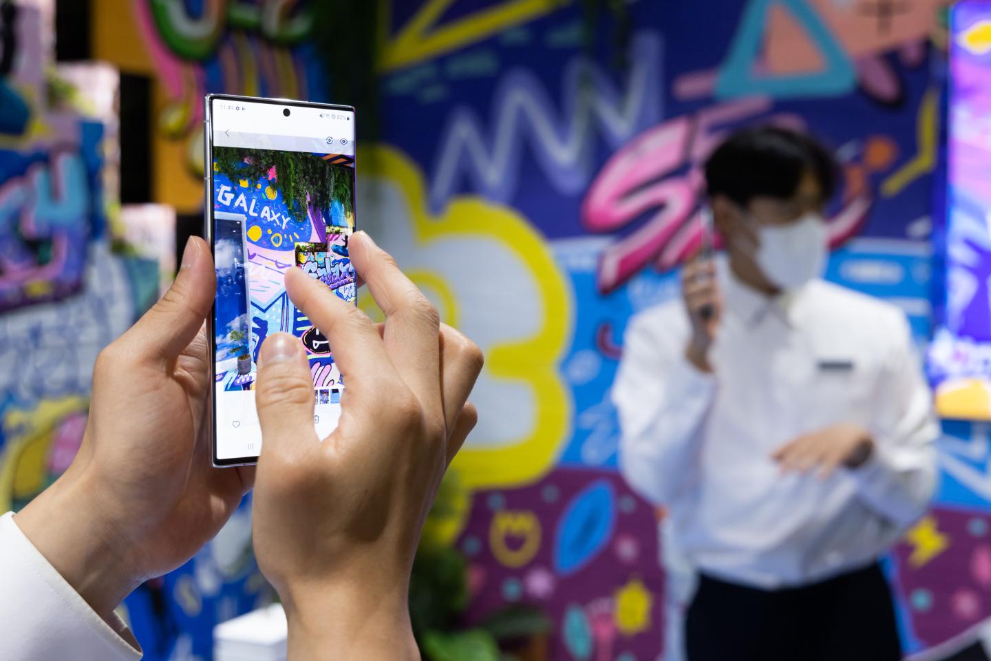 Why teens are snapping up record amounts of Samsung stock worth almost $1 billion