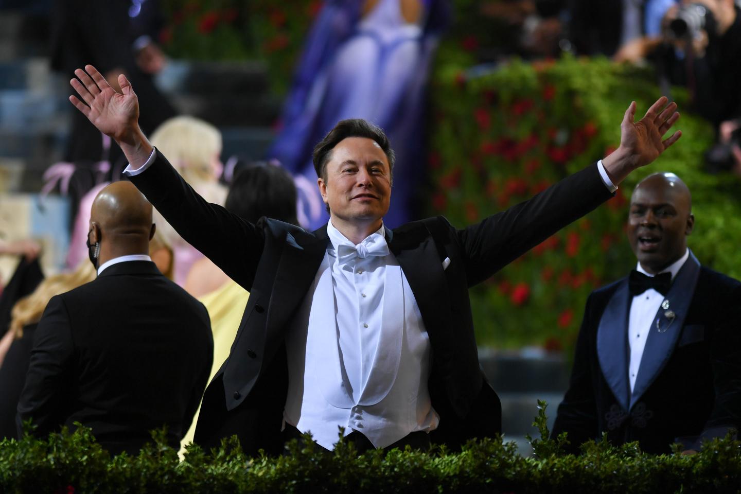 Is Musk having second thoughts about buying Twitter? Billionaire slams the brakes on $44 billion deal as analysts question ‘circus show move’