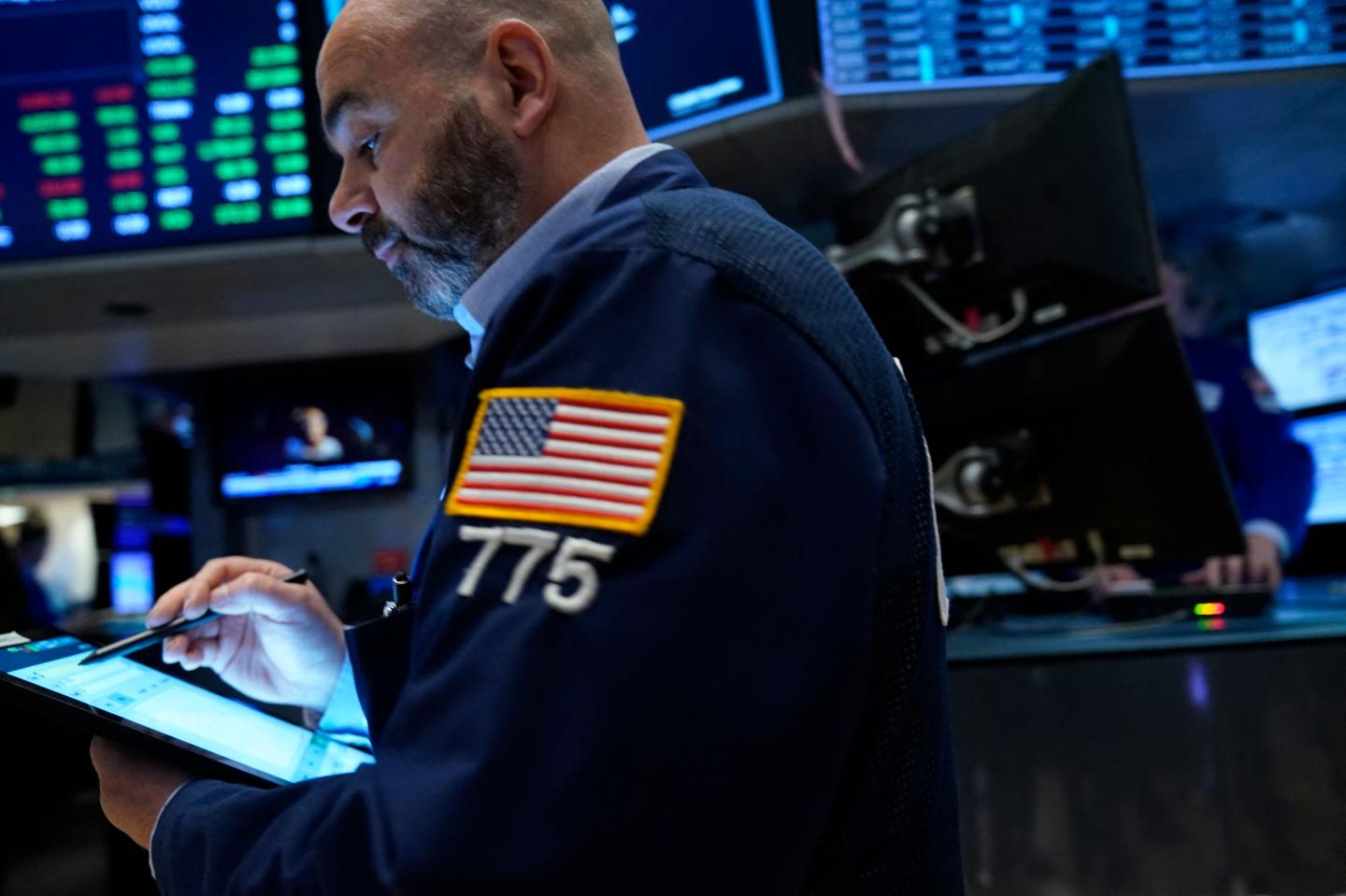 Recession fears have investors hoarding the most cash since 9/11, Bank of America reveals