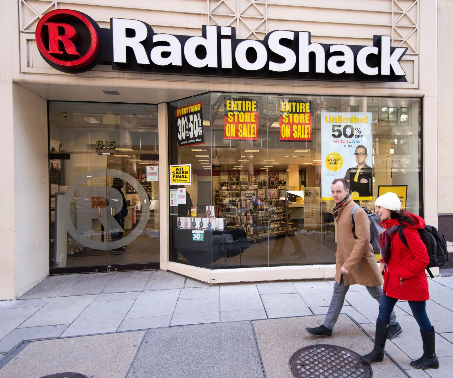 RadioShack returns—as a cryptocurrency swap platform