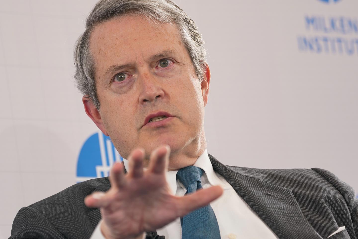 Randal Quarles speaks at a conference.