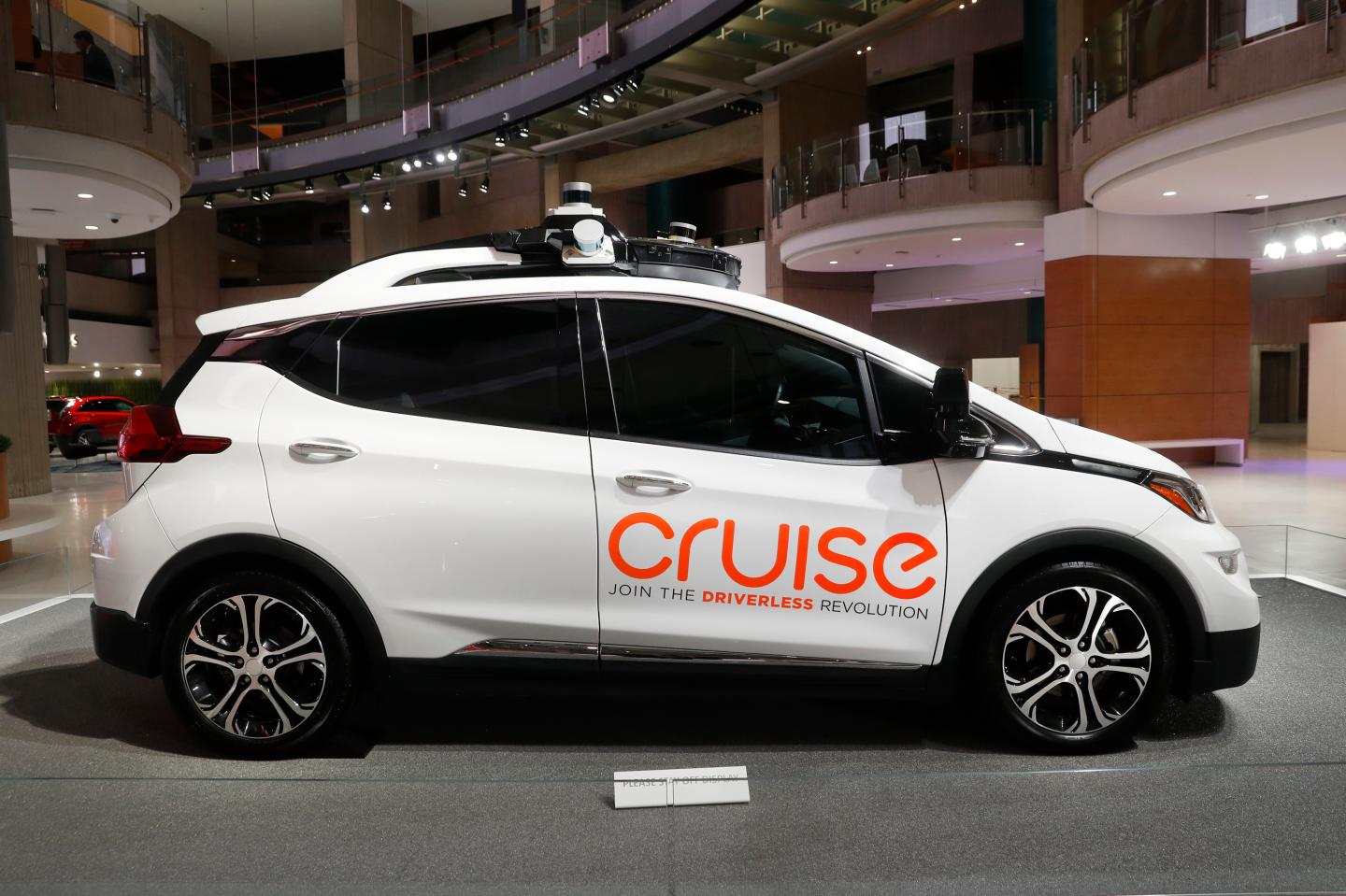 GM’s Cruise can now charge for robotaxi rides in San Francisco as California gives first green light to driverless fleet