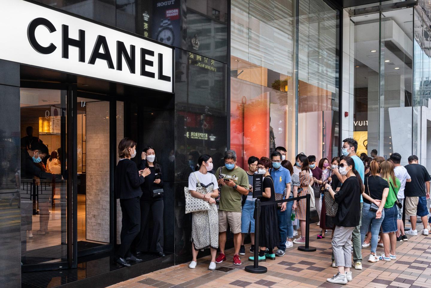 Chanel store queue