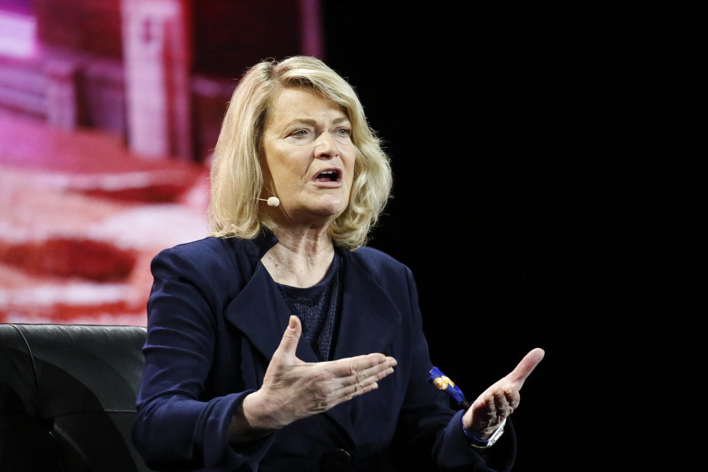 Senator says most cryptocurrencies are securities, contradicting the bill she just introduced