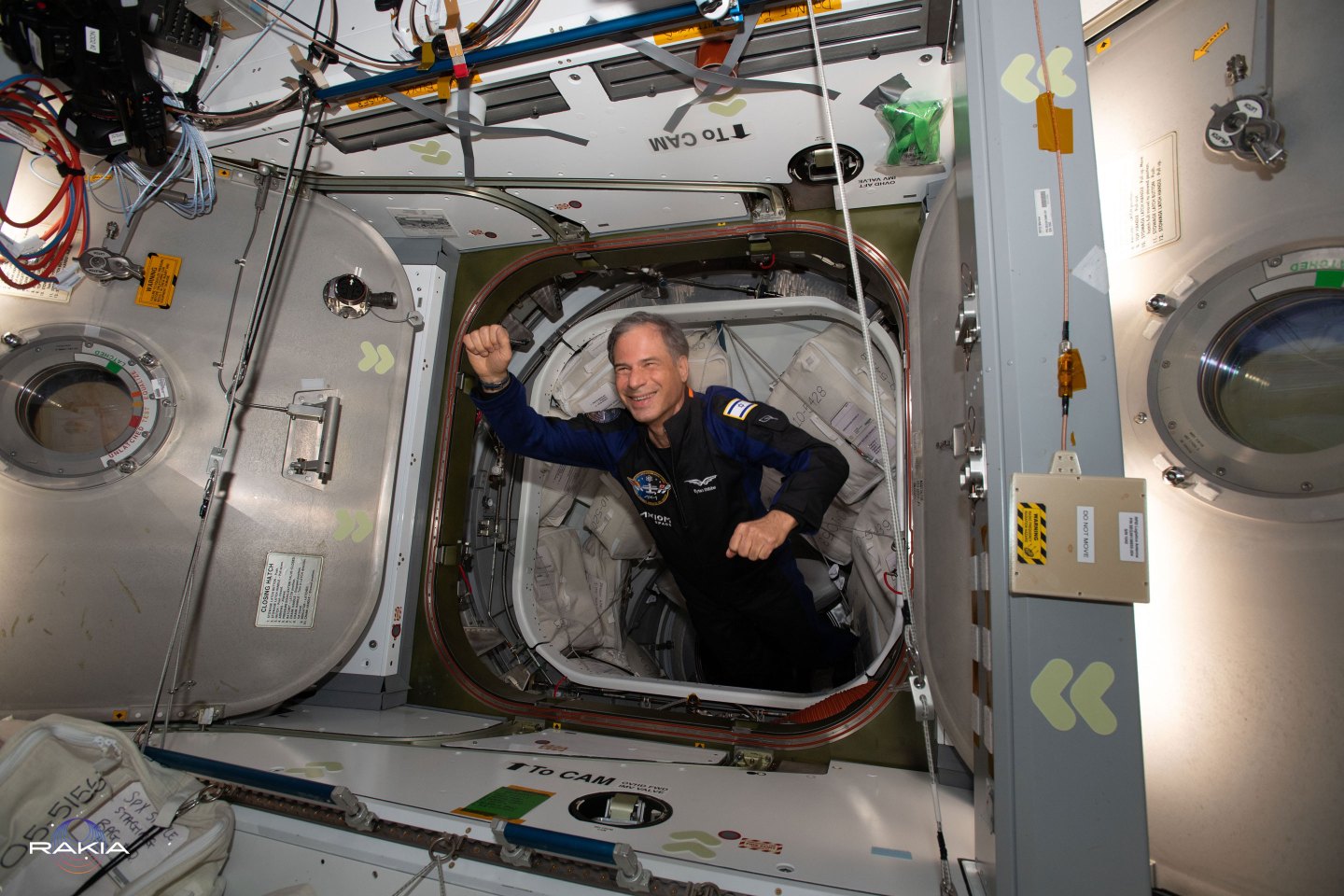Eytan Stibbe boards the International Space Station.