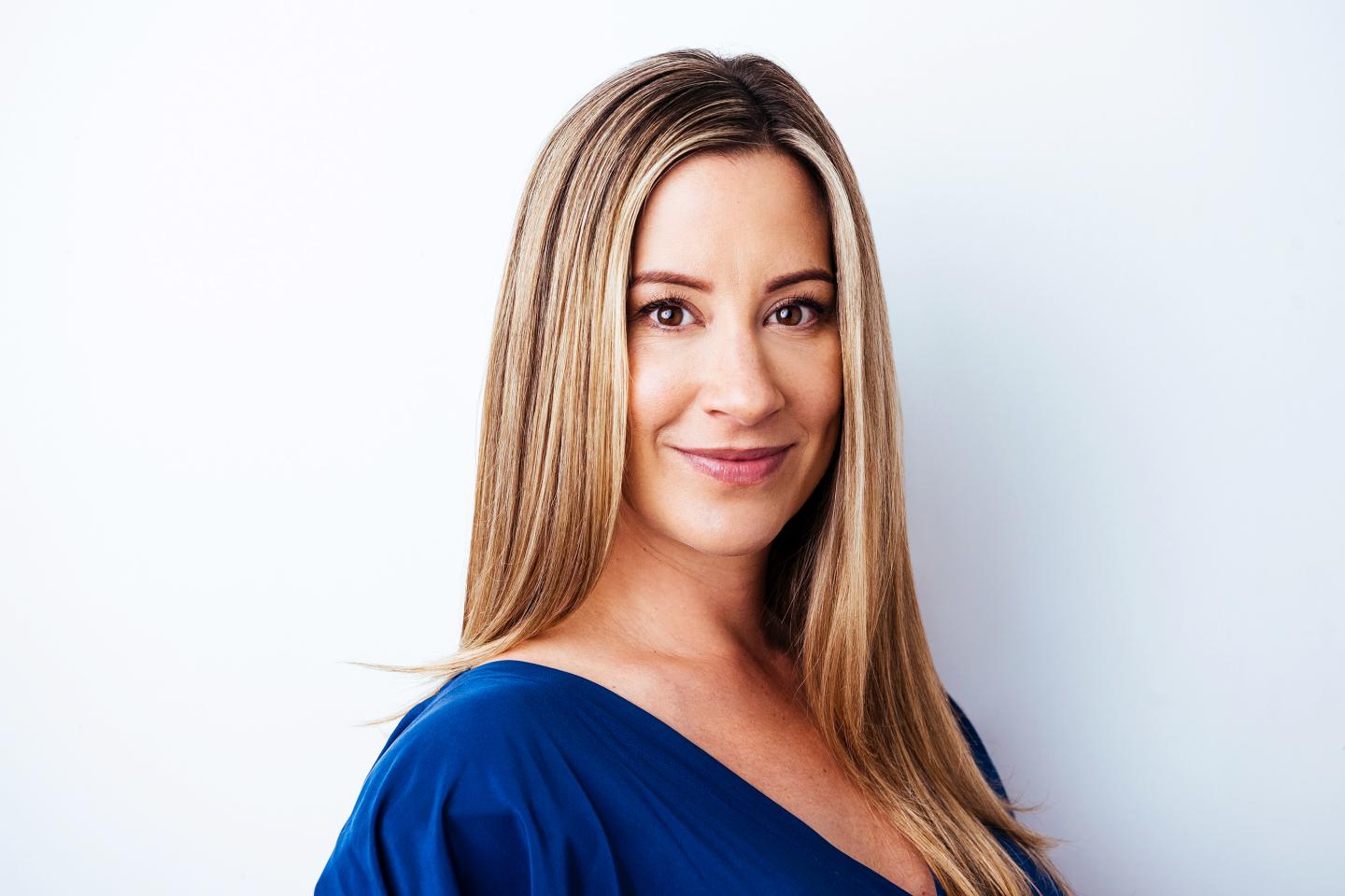 Headshot of angel investor and author Leslie Schrock.