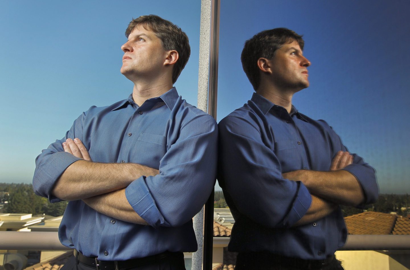 Michael Burry leaning on a wall