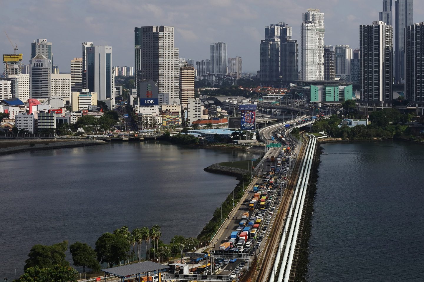Photo of traffic crossing into Singapore from Malaysia