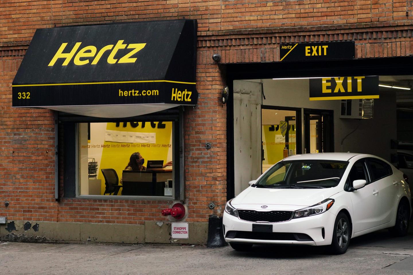 Hertz customers sue rental giant after being swarmed by cops for ‘stealing’ cars they claim were lawfully leased