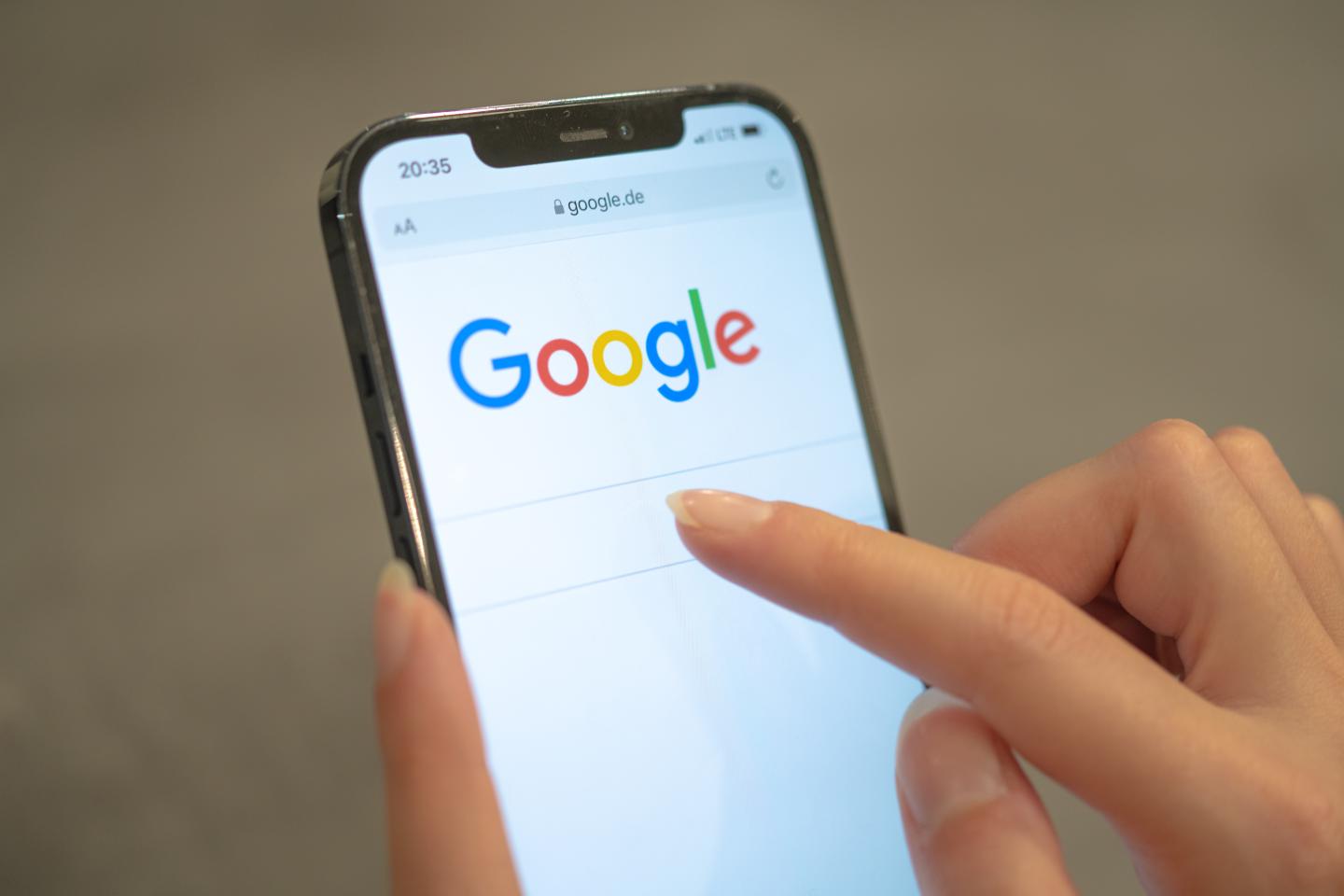 A person about to type into the Google search bar on their cell phone