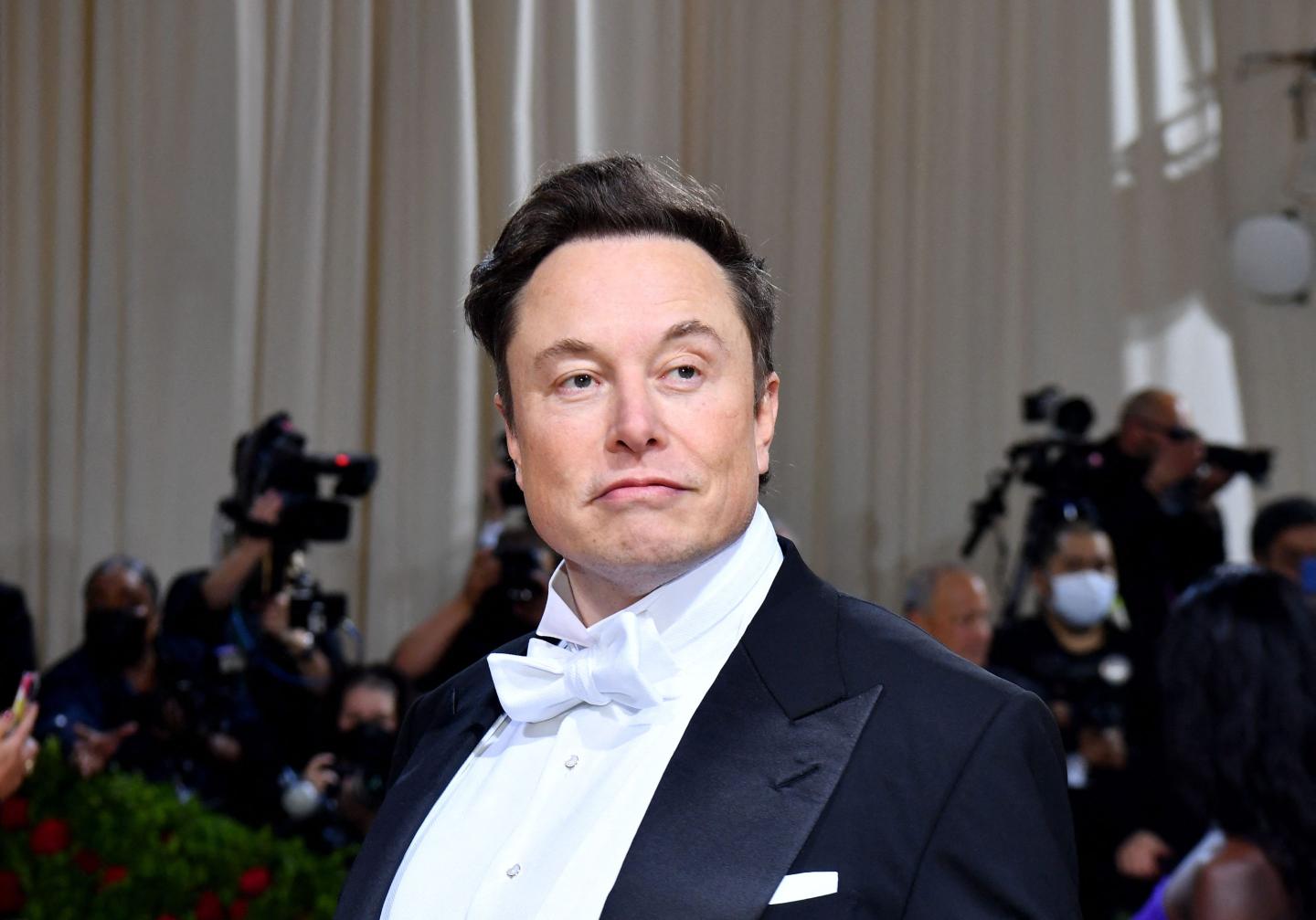 Elon Musk mocks Twitter’s management on their own platform with bots meme over looming court showdown 
