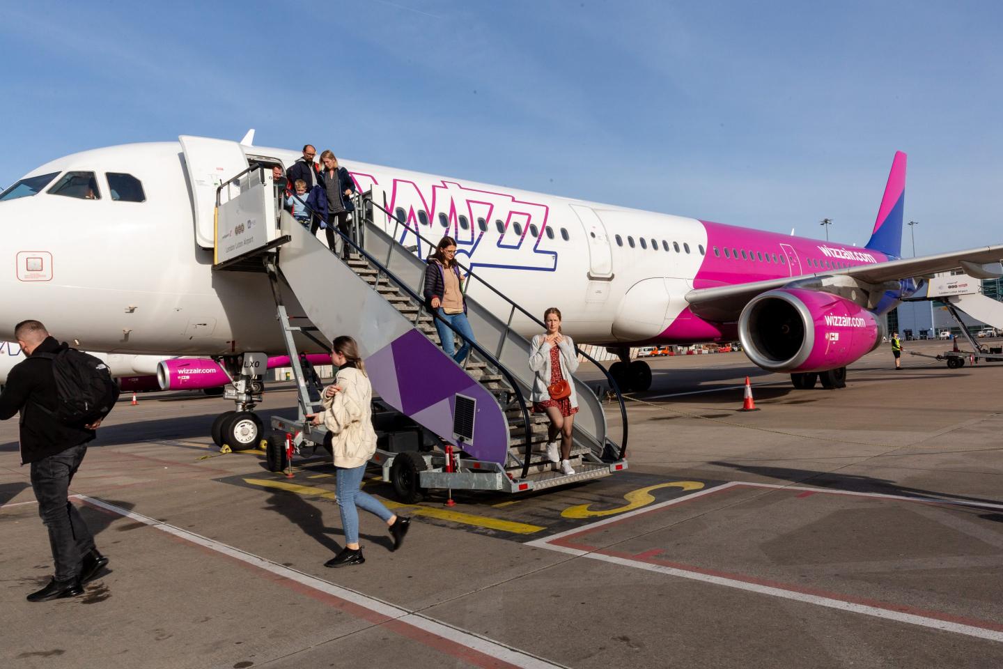 ‘The runway has melted’: The British summer is so hot that the Air Force has been forced to cancel flights on a major military base